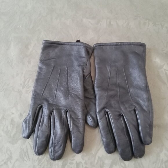 Hot Paws Other - Men's Hot Paws black leather gloves size small, offers welcome